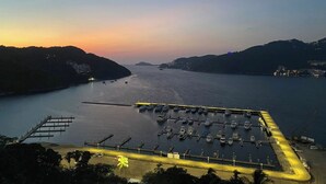 A marina with boats docked, surrounded by hills and a clear sky. - Charming 2-bedroom apartment in gorgeous Acapulco with AC, WiFi, Ocean View (Acapulco)