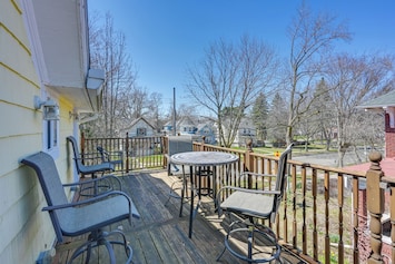 Lansing Vacation Rental | 5BR | 5BA | 1,700 Sq Ft | Steps to Enter