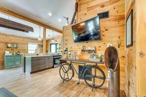 Interior - Relax Fireside! Creek Cabin 9 Mi to Dtwn Murphy (Murphy)