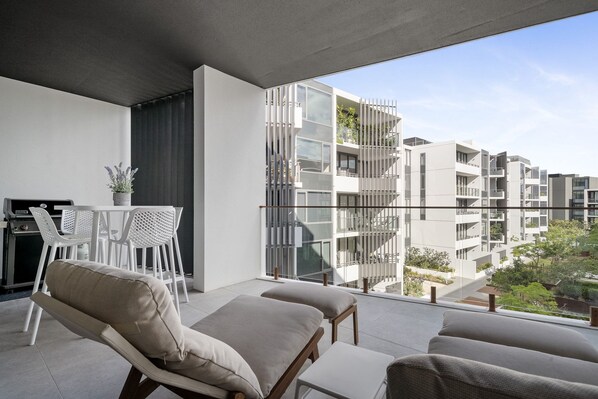 Balcony and BBQ Area - Cosmopolitan 1-Bed - Fremantle Beach Front (North Fremantle)