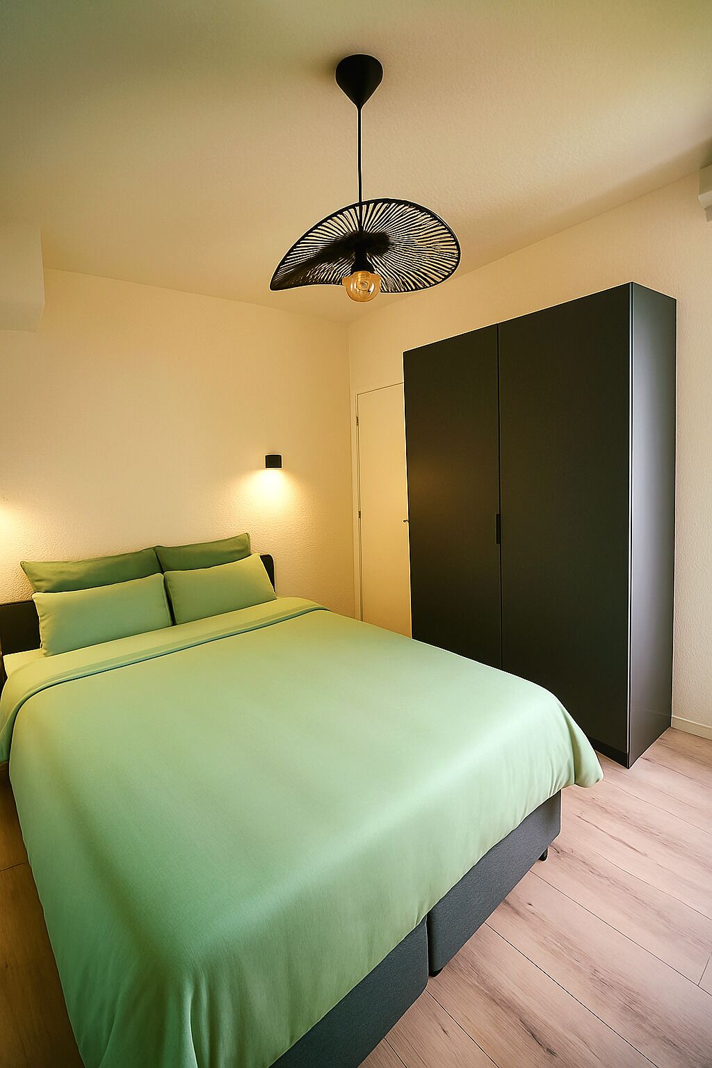 1 bedroom, desk, WiFi, bed sheets