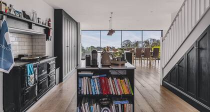 Little Redlap - Gracious family home near Dartmouth