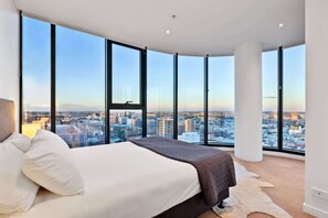 3 chambres, fer et planche à repasser, Wi-Fi, draps fournis