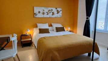 2 bedrooms, desk, iron/ironing board, travel crib