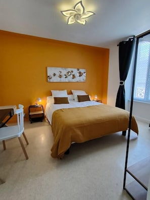 2 bedrooms, desk, iron/ironing board, travel cot