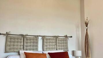 2 dormitoris, escriptori i planxa i posts de planxar