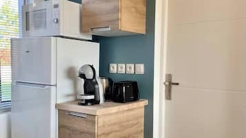 Frigorífic, microones, forn i placa de cuina