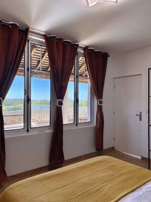 2 bedrooms, desk, iron/ironing board, travel crib - L'Espérance overlooking the vineyards and the Loire River (Pouilly-sur-Loire)