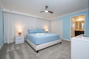 4 Schlafzimmer, Schreibtisch, Bügeleisen/Bügelbrett, Reisekinderbett