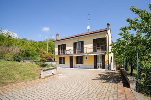 Ciraldo villa in Monferrato x 8 people with garden surrounded by greenery(Reserve)