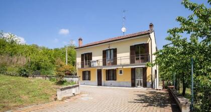 Ciraldo villa in Monferrato x 8 people with garden surrounded by greenery(Reserve)