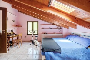 3 Schlafzimmer, Schreibtisch, Bügeleisen/Bügelbrett, Reisekinderbett