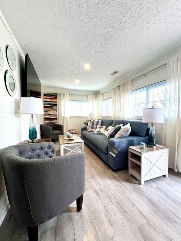 Smart-TV, peis og bøker