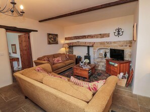 Living area - Snape Castle Under Croft and Gardens (Bedale)