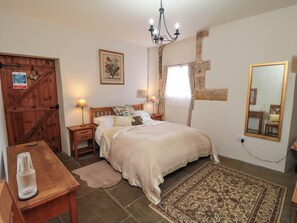 2 bedrooms, individually decorated, individually furnished, free WiFi