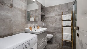 Shower, hair dryer, towels