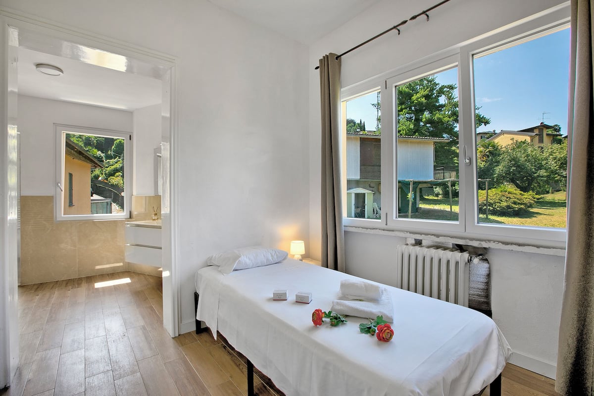 Apartamento família, 4 quartos, 2 banheiros (Bella Vista Apt. 5 min walk to Lake) | 4 quartos, Wi-Fi de cortesia, roupa de cama