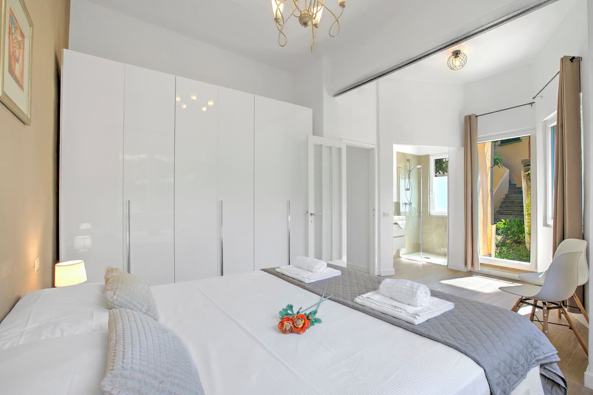 Apartamento família, 3 quartos, 2 banheiros (Vista Verde Apt. 5 min walk to Lake) | 4 quartos, Wi-Fi de cortesia, roupa de cama