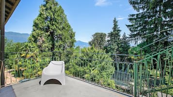 Family Apartment, 4 Bedrooms, 2 Bathrooms (Bella Vista Apt. 5 min walk to Lake) | Teres/patio