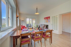 Appartamento familiare, 3 camere da letto, 2 bagni (Vista Verde Apt. 5 min walk to Lake) | Sala da pranzo