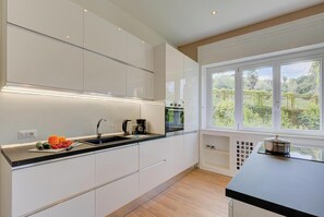 Refrigerador, horno, placa de cocina, lavavajillas