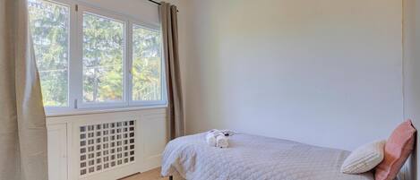 Family Villa, Multiple Bedrooms (Villa Giulia - Privacy 5 min walk to) | 4 bedrooms, free WiFi, bed sheets