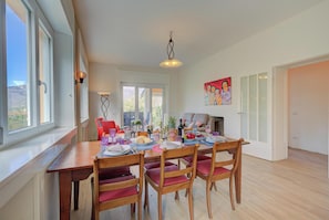Family Apartment, 3 Bedrooms, 2 Bathrooms, Mountainside (Vista Verde Apt. 5 min walk to Lake) | Dining room