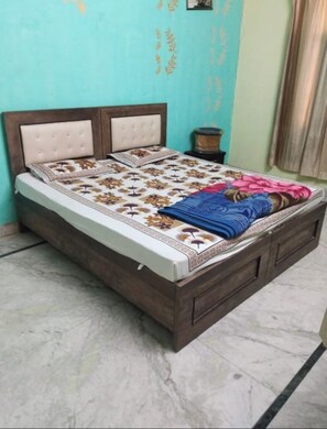 Desk, bed sheets