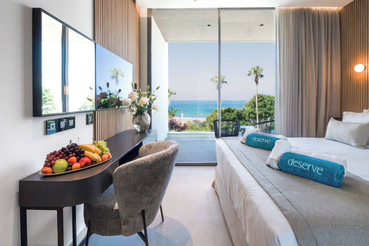 Suite ejecutiva, balcón, vista al mar | 1 habitación, ropa de cama de alta calidad y minibar 