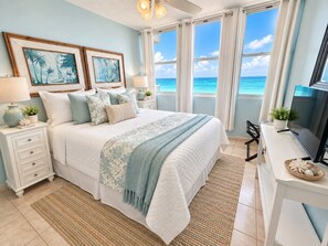 1 bedroom, desk, iron/ironing board, travel crib - Beachfront * Washer/D * Walk 2 eat (Carolina)