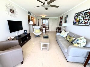 Smart TV - Beachfront * Washer/D * Walk 2 eat (Carolina)