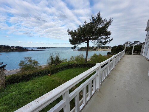 Beautiful villa with exceptional sea view