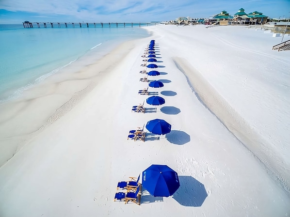 On the beach - Iconic Grotto Pool Views at Seaside Retreat Near Indian Temple Mound Museum (Fort Walton Beach)