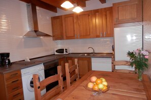 Frigorífic, microones, placa de cuina i rentaplats