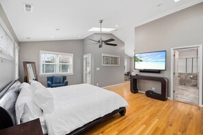 6 bedrooms, desk, iron/ironing board, WiFi