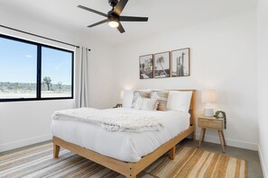 4 bedrooms, free WiFi, bed sheets, wheelchair access - Bocce, Pool+Spa, Game Room, Firepit | Modern Oasis | Yucca Haven by AvantStay (Yucca Valley)