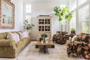 Smart TV, fireplace, offices