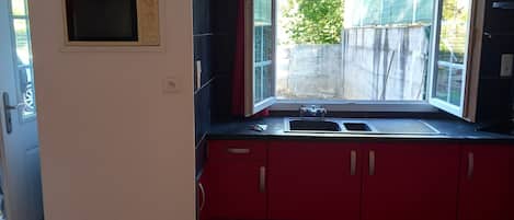 Refrigerador, microondas, horno y parrilla de estufa