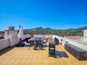 Outdoor dining - THE TERRACES (Miami Playa)