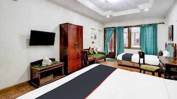 Family Suite | 1 bedroom, desk, free WiFi, bed sheets