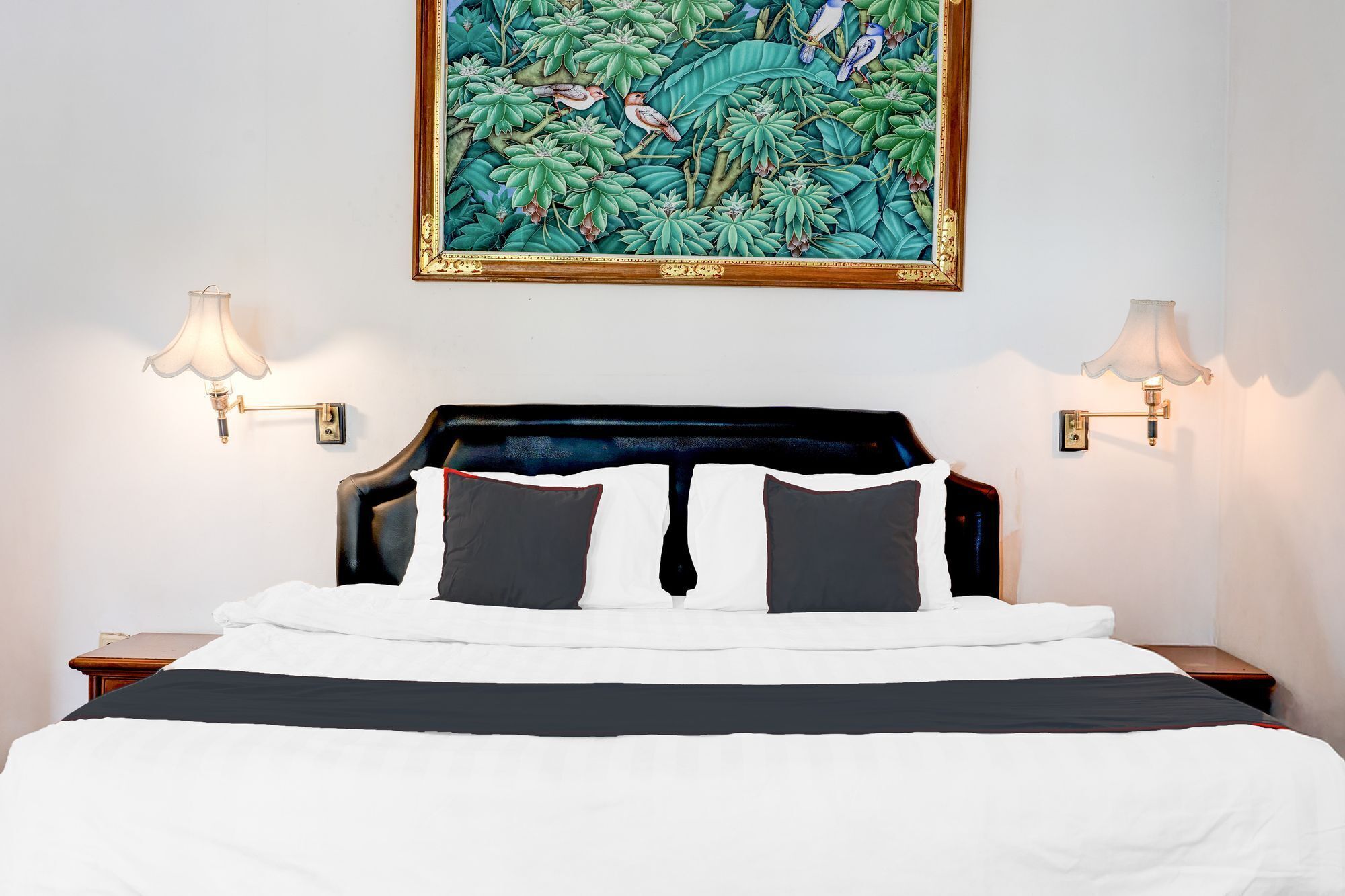 Deluxe Double Room | Desk, free WiFi, bed sheets