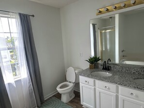 Hårtørrer, håndklæder, Toiletpapir