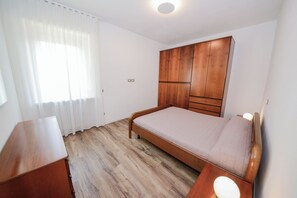 2 quartos, ferros/tábuas de passar roupa, Wi-Fi, roupa de cama