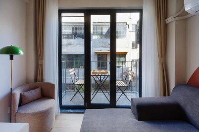 Air-conditioned, WiFi, 1 bedroom and 1 living room apartment in Galata.