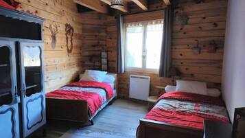 3 bedrooms, iron/ironing board, travel cot, free WiFi