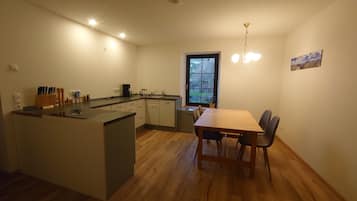 Kühlschrank, Ofen, Herdplatte, Geschirrspüler