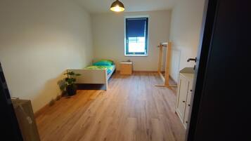 2 bedrooms, free WiFi, bed sheets, wheelchair access