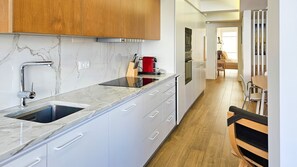 Réfrigérateur, micro-ondes, four, lave-vaisselle