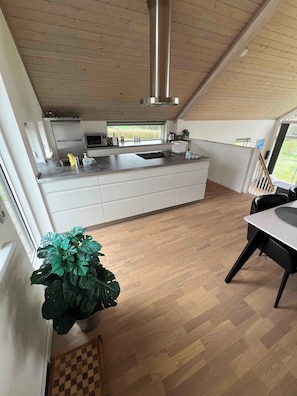 Réfrigérateur, four, plaque de cuisson, lave-vaisselle