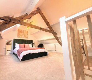 3 bedrooms, desk, iron/ironing board, travel crib